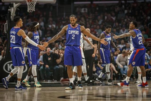 TA：巴萨上下都对梅西夜访诺坎普感到意外，他们无人参与此事（巴萨对梅西深夜现身诺坎普颇感意外，俱乐部未参与其中）