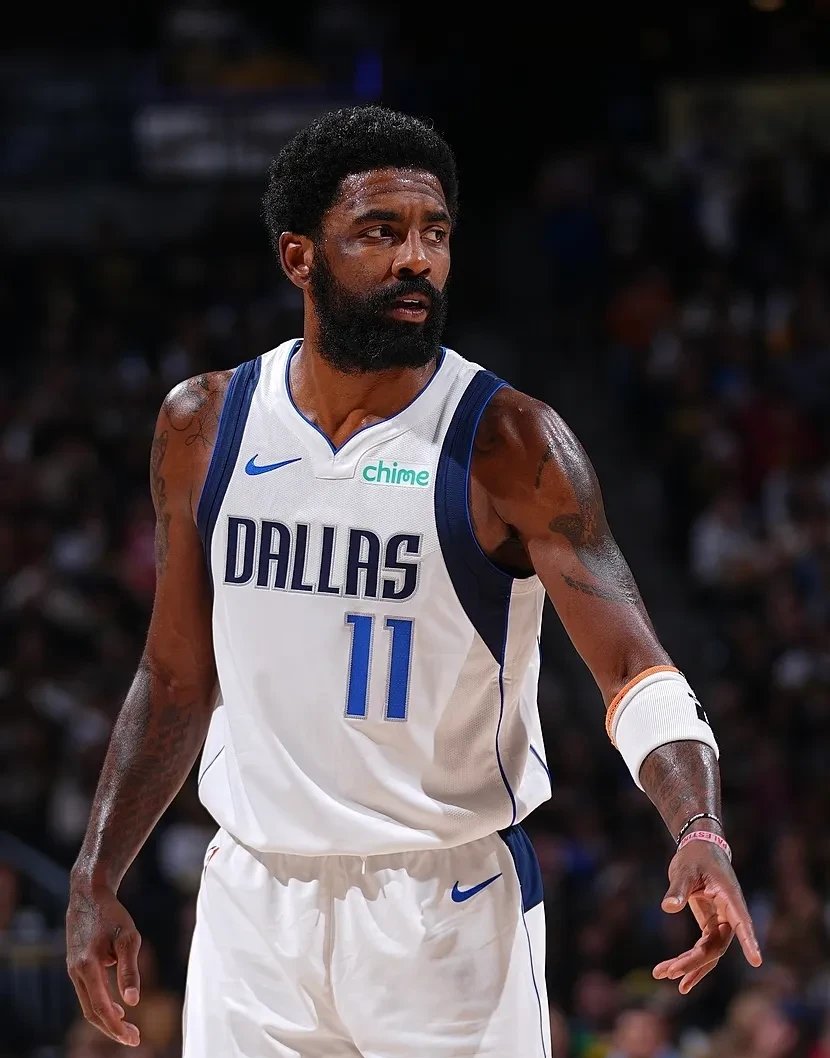 我晒干了沉默！河南后卫周缘德晒与网红田一名合影（打破沉默！河南后卫周缘德晒与网红田一名合影）