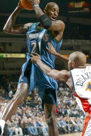 篮球勇士球星训练加量，备战强度升级（勇士球星加码训练，备战强度再升级）