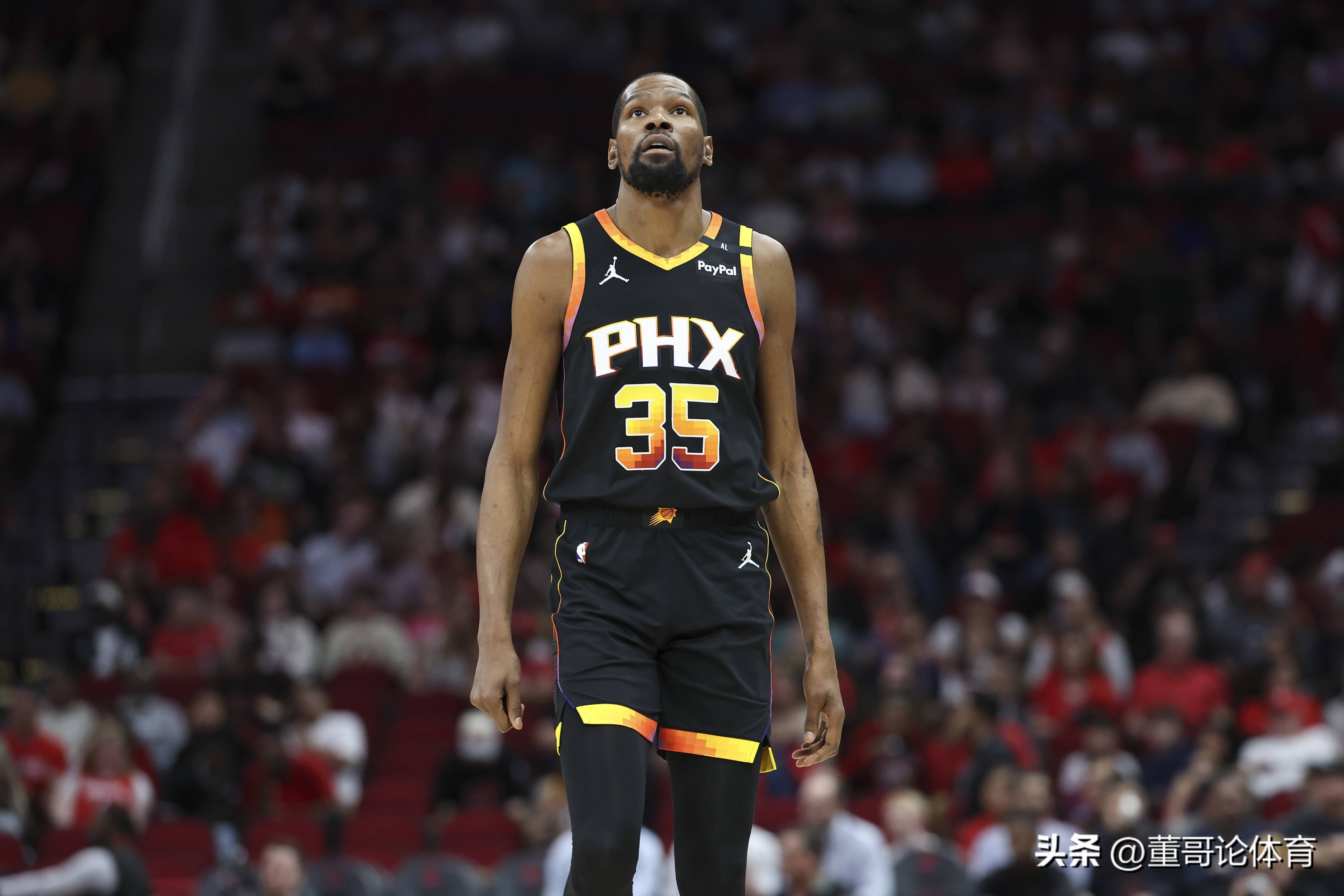 NBA官方为湖火大战预热！詹杜创史上最高得分对决 必有一队首遭三连败（NBA官方预热湖火对决：詹杜史上最高分大战在望，一队势必遭遇赛季首个三连败）