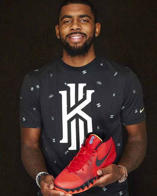 篮球赛场激情四溢，徐杰单臂摘板，张文逸三分球震惊全场（球场沸腾：徐杰单臂强摘篮板，张文逸三分轰动全场）