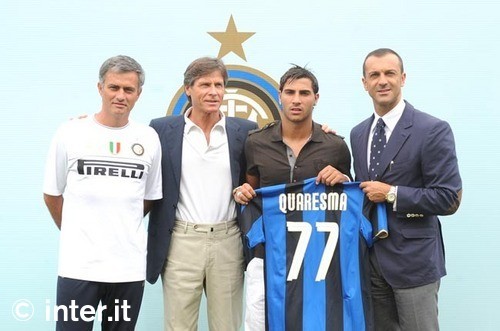 每体：法兰克福球迷有1000人无门票想混进场，被安保当时驱离（每体：约千名法兰克福无票球迷欲闯入球场，遭安保现场驱散）