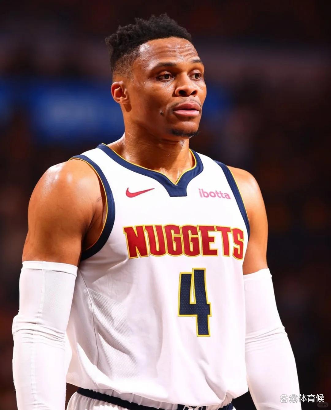 36岁哈登仍具备超强战力！场均26+8多队关注 两举措无愧暖心偶像（36岁哈登战力不减：场均26+8获多队青睐，两大善举尽显暖心偶像风范）