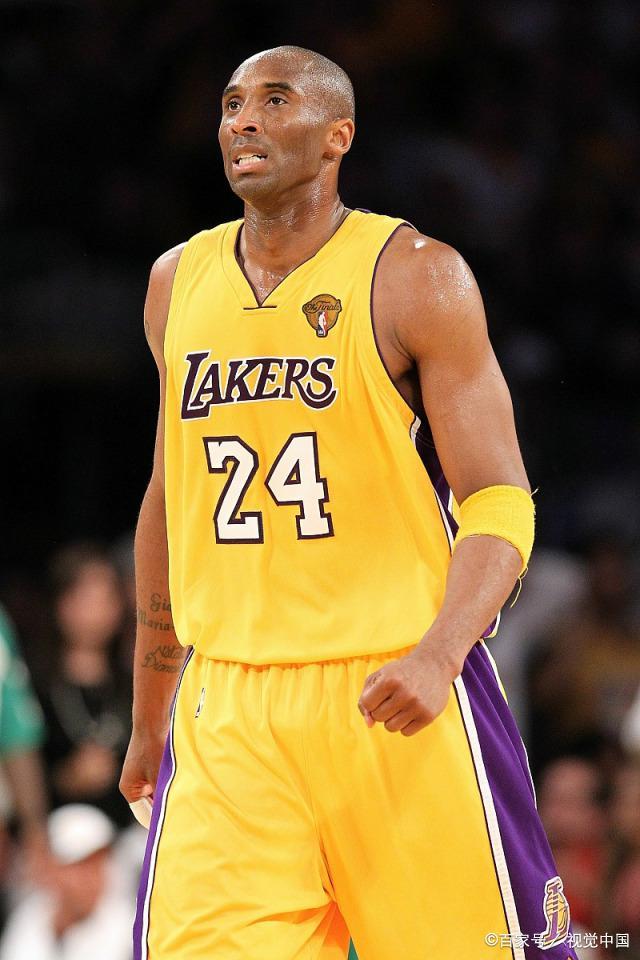 杜兰特关键中投命中，全场欢呼（杜兰特命中关键中距离，现场欢声雷动）