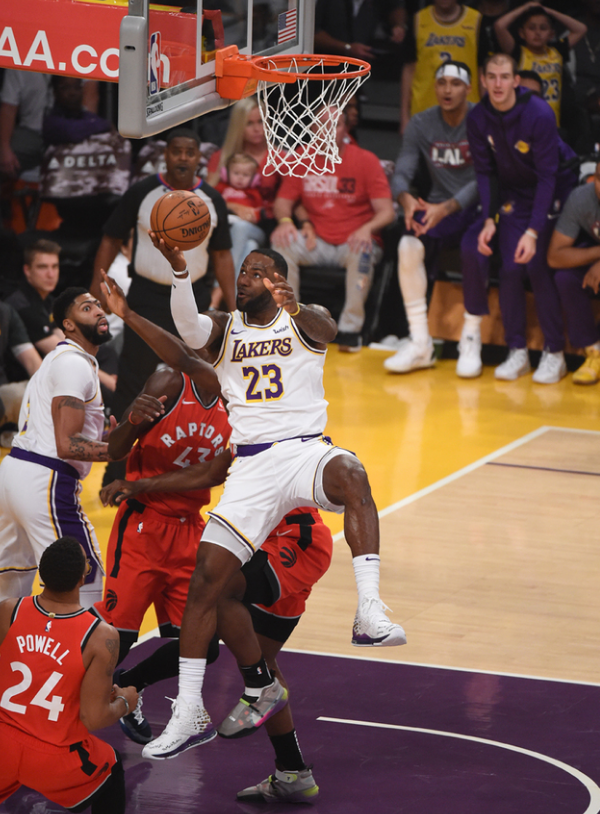 克莱谈重返勇士主场：情绪已归于平静，全心专注于独行侠（克莱再登勇士主场：心态归位，全力迎战独行侠）