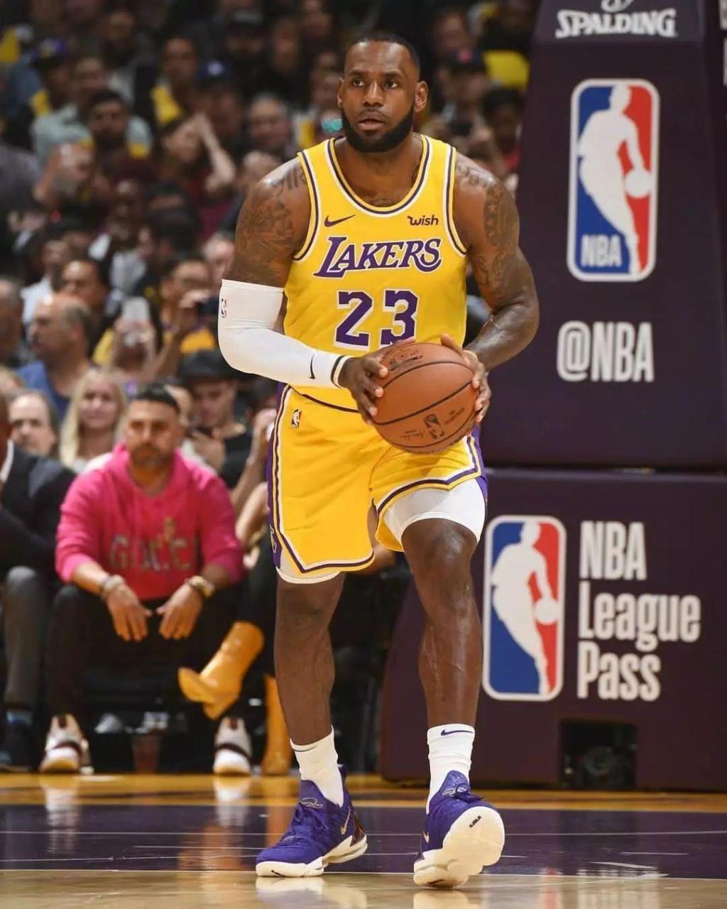 图片报：多特后防线出现危机，将面临安东和安塞尔米诺缺阵（图片报：多特防线告急，安东与安塞尔米诺将缺席）