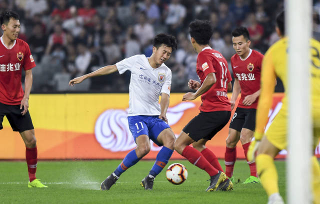 持右翼立场，阿根廷总统开玩笑：我也能祝贺梅西这样的左撇子（阿根廷总统打趣：身为右翼，我一样会祝贺像梅西这样的左撇子）