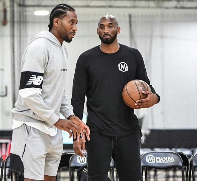 快船队记：伦纳德在今天的比赛中仍将受到出场时间限制（快船记者：莱昂纳德今日出场时间仍将受限）