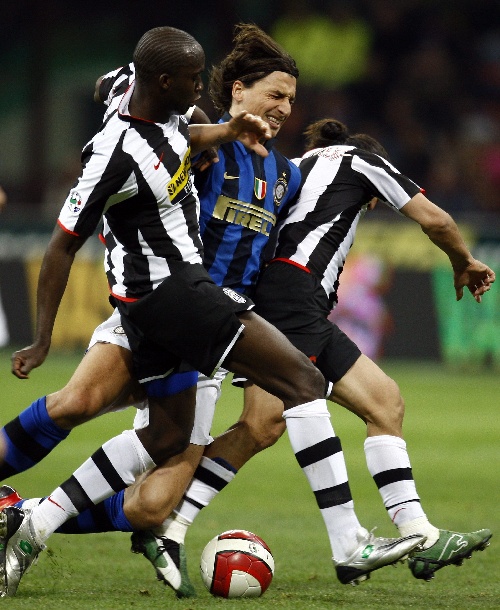 大连英博向上海海港发贺信：祝贺海港夺得2025赛季中超冠军（大连英博发贺信祝贺上海海港加冕2025中超冠军）