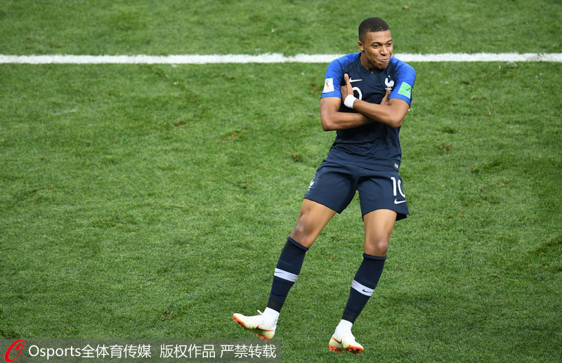 门将连续零封对手，稳定后防（门将连场零封，后防稳若磐石）