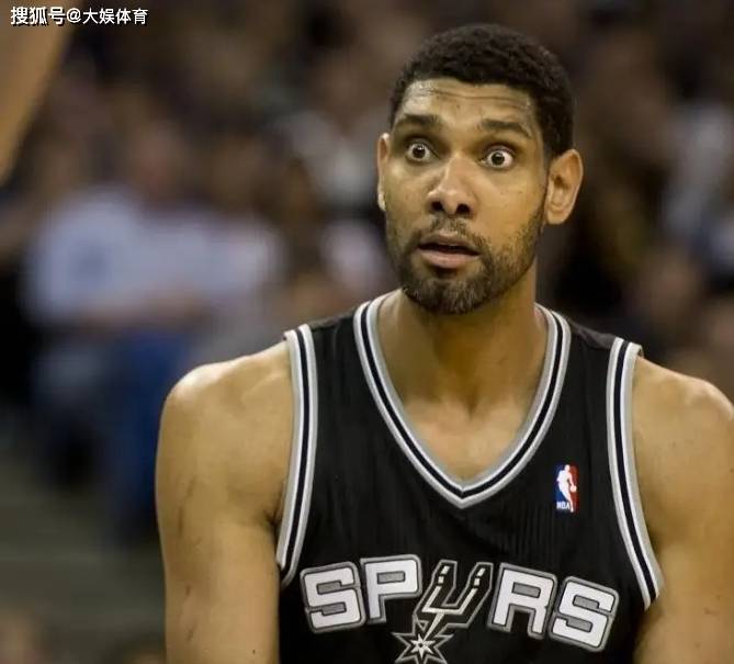 亚沙里稳健复出，80次传球仅失误6次，并送出一次全场最佳进攻机会的长传（亚沙里复出稳如旧：80次传球仅6次失误，一脚长传创造全场最佳良机）