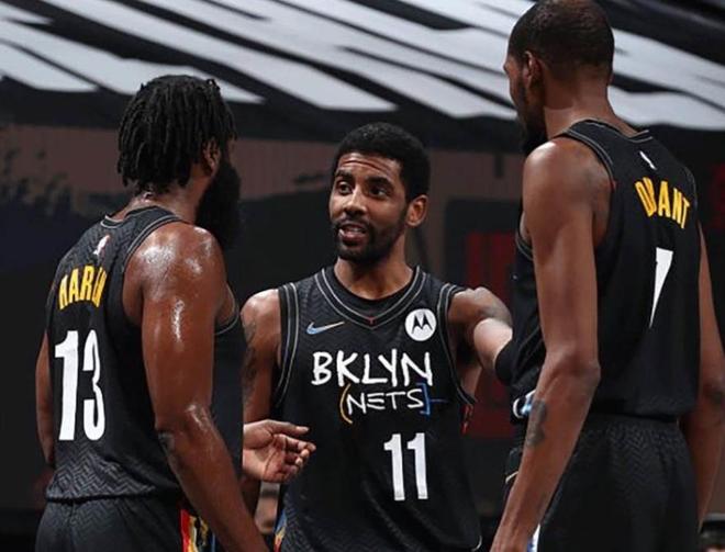 巴萨官方欢迎梅西回归诺坎普：里奥，我们随时欢迎你回家！（巴萨官宣欢迎梅西重返诺坎普：里奥，家门永远为你敞开）