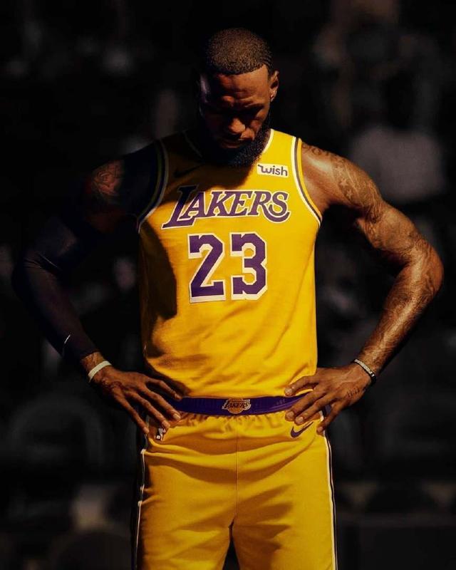 NBA漫谈｜年终大战三大传奇剧本，骑勇神仙打架欧文上演绝杀（NBA漫谈｜年末巅峰对决三幕传奇，骑士勇士神仙决战，欧文压哨绝杀）