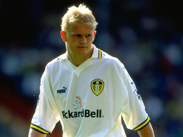 国安球员列队欢迎两位久违强援入队，中超金靴意外领衔，值得期待（两位久违强援归队获国安将士列队相迎，中超金靴意外打头阵，看点十足）